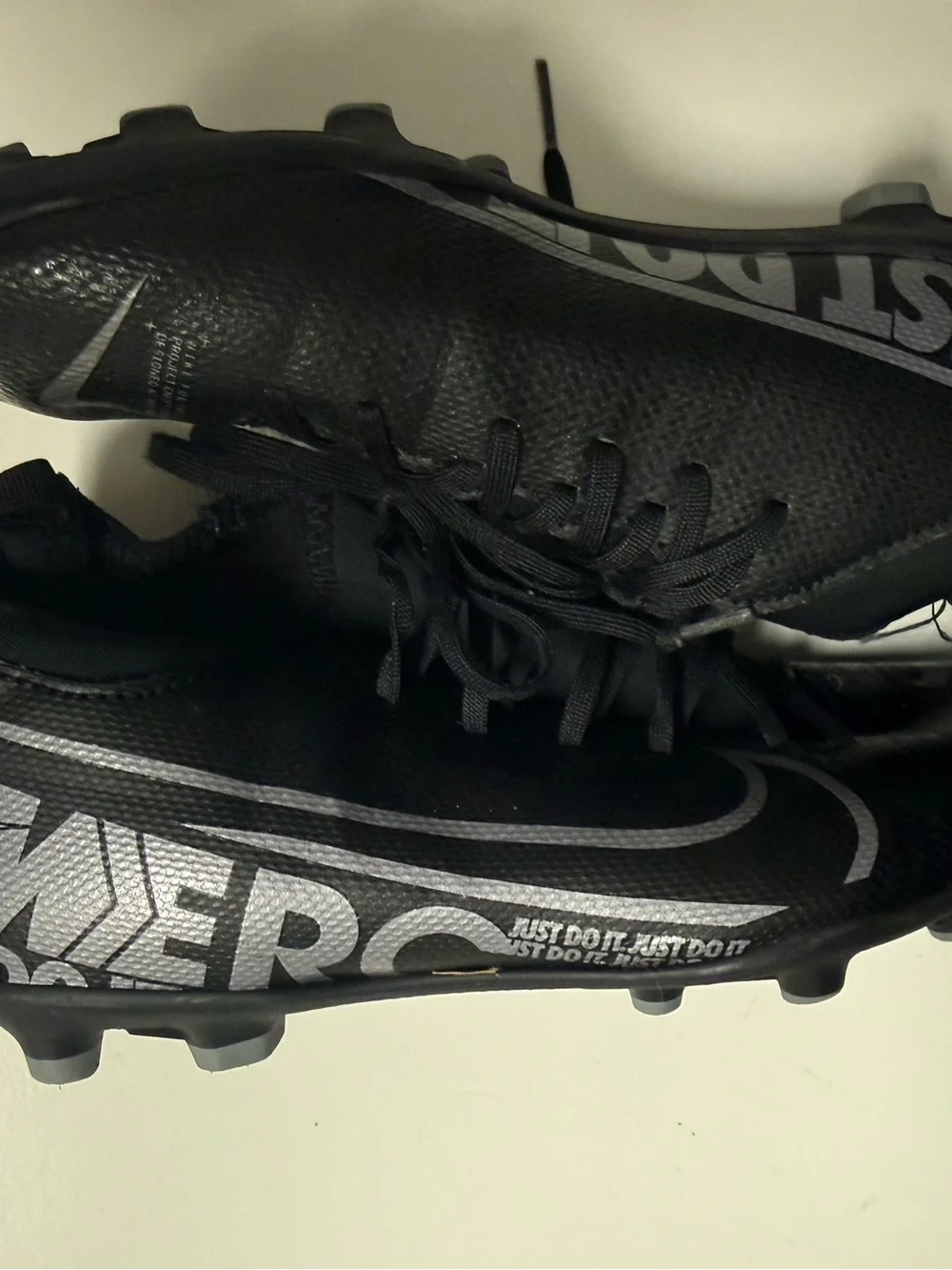EUC Youth Nike Mercurial Soccer Cleats, Size 3Y, black/silver